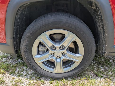 Used 2023 Jeep Compass Latitude AWD/4WD image 10