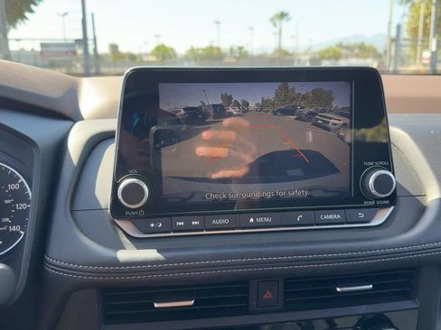 Used 2023 Nissan Rogue S FWD image 17