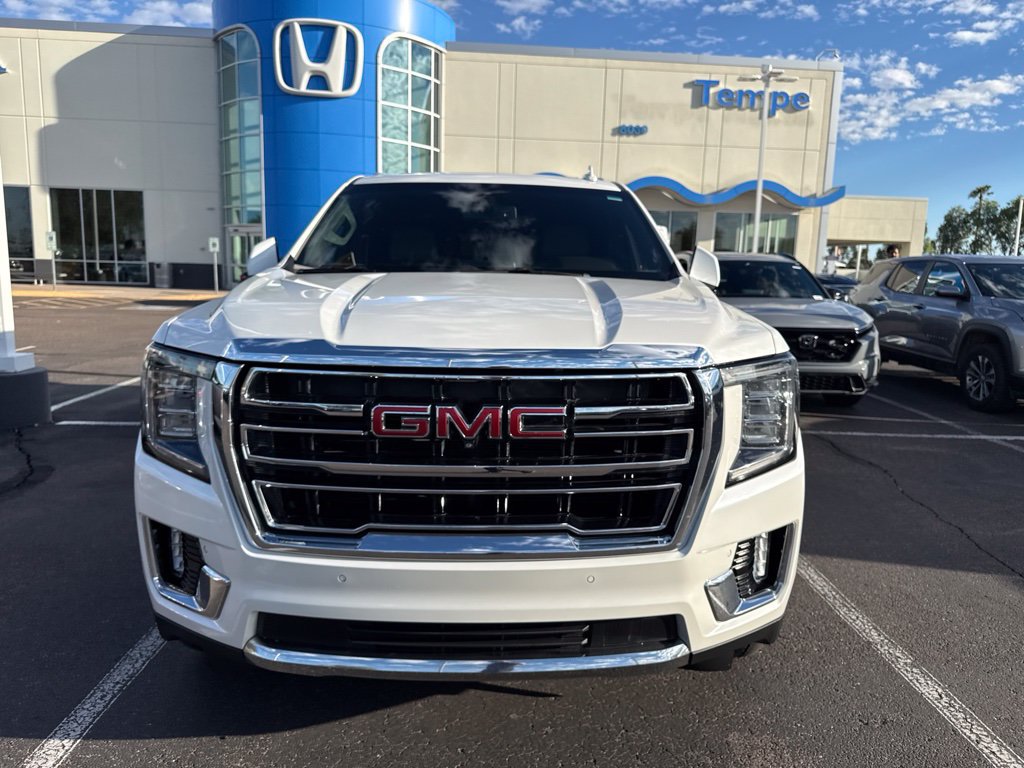 Used 2022 GMC Yukon XL SLT w/ SLT Premium Package AWD/4WD image 3