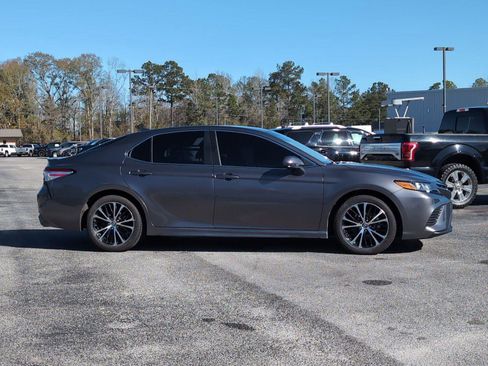 Used 2020 Toyota Camry SE image 7