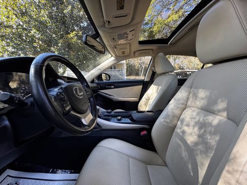 Used 2016 Lexus IS 300 AWD image 11
