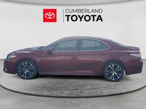 Used 2018 Toyota Camry SE FWD image 2