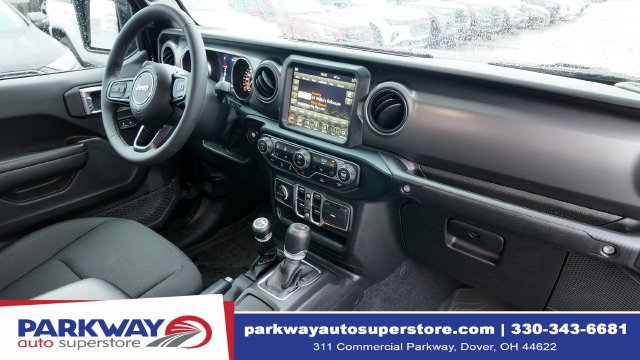 Used 2023 Jeep Gladiator Sport AWD/4WD image 16