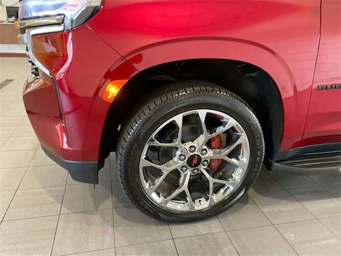 Used 2021 Chevrolet Suburban LT image 8