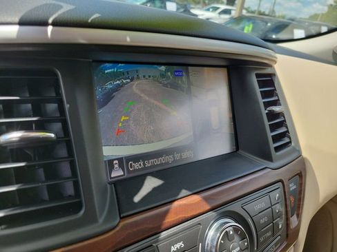 Used 2019 Nissan Pathfinder Platinum FWD image 30