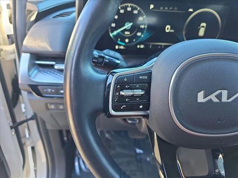 Used 2022 Kia Carnival SX Prestige image 17