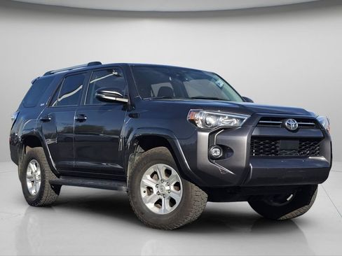 Used 2022 Toyota 4Runner SR5 Premium w/ Moonroof Package AWD/4WD image 2