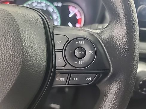 Used 2025 Toyota RAV4 XLE AWD/4WD image 31