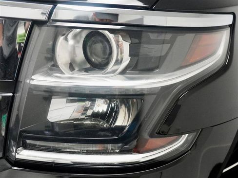 Used 2018 Chevrolet Suburban LT w/ Z71 Midnight Edition image 41