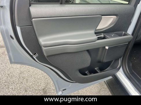 New 2026 Ford Expedition Active image 14