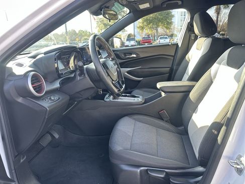 Used 2024 Chevrolet Trax RS w/ Driver Confidence Package image 16