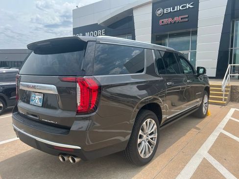 Used 2021 GMC Yukon XL Denali w/ Denali Premium Package AWD/4WD image 8