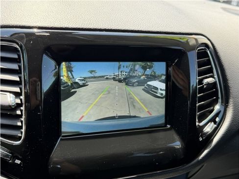 Used 2019 Jeep Compass Latitude FWD image 54