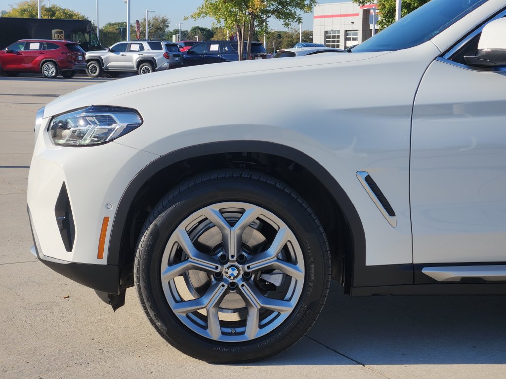 Used 2024 BMW X4 xDrive30i w/ Premium Package AWD/4WD image 9
