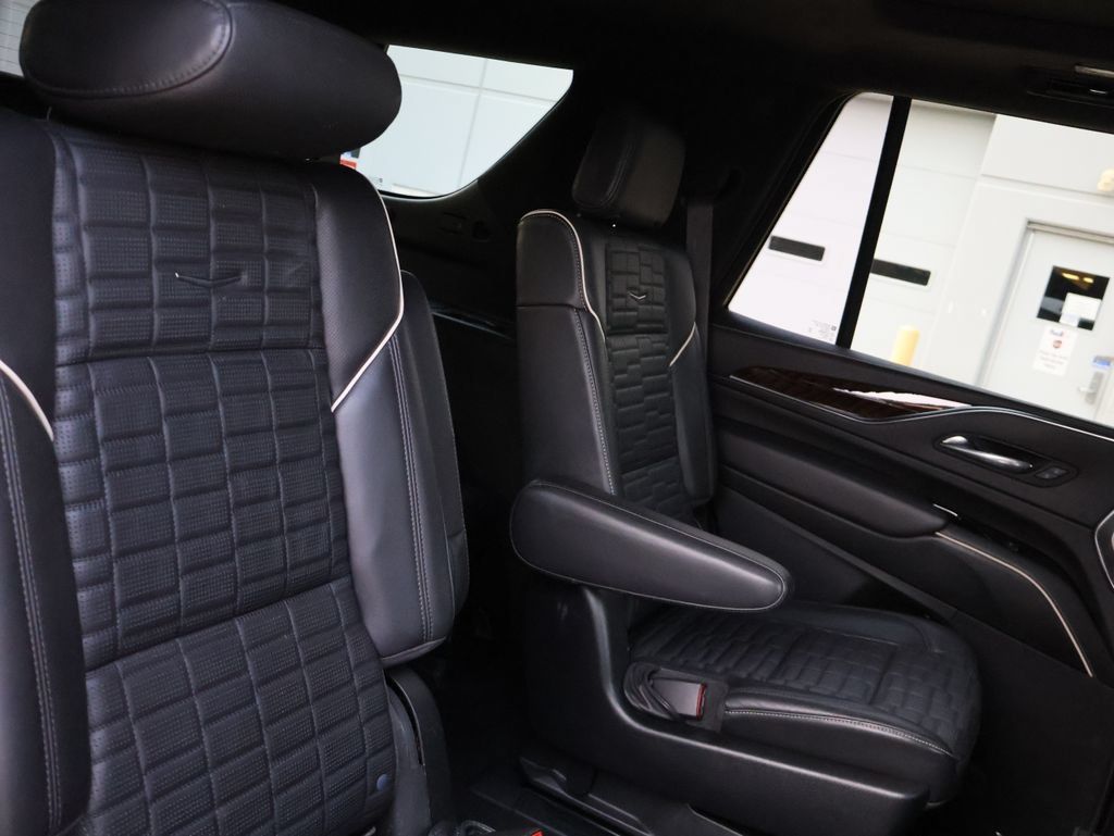 Used 2021 Cadillac Escalade Premium Luxury Platinum w/ Heavy-Duty Trailer Package AWD/4WD image 14