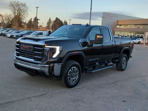 Used 2025 GMC Sierra 2500 SLE image 4