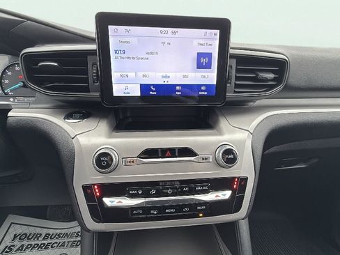 Used 2023 Ford Explorer XLT image 12