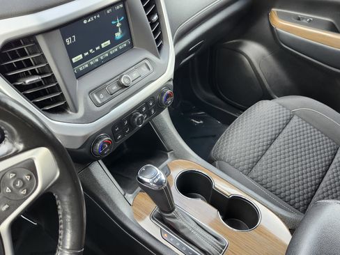 Used 2019 GMC Acadia SLE image 28