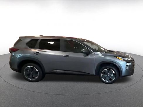 Used 2025 Nissan Rogue SV AWD/4WD image 15