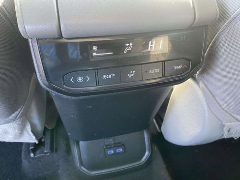 Used 2022 Toyota Highlander L image 14