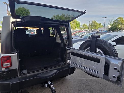 Used 2018 Jeep Wrangler Unlimited Sport S AWD/4WD image 7