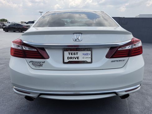 Used 2017 Honda Accord Sport image 4