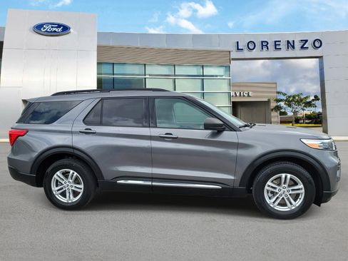 Used 2024 Ford Explorer XLT RWD image 4
