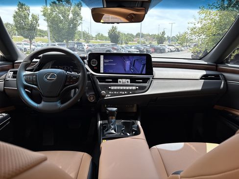 Used 2025 Lexus ES 350 w/ Accessory Package (Z1) FWD image 34