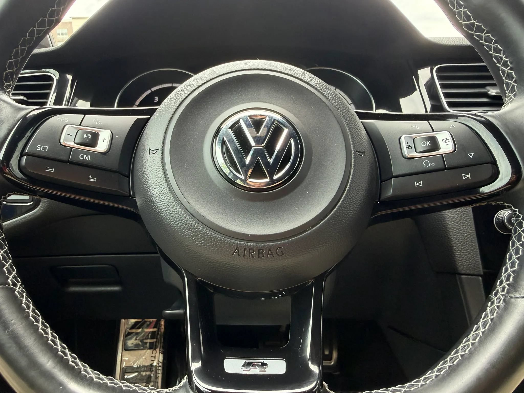 Used 2017 Volkswagen Golf R 4-Door AWD/4WD image 17