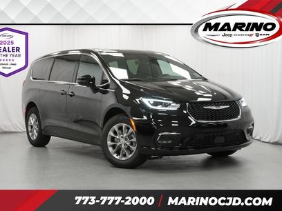 New 2026 Chrysler Pacifica Select