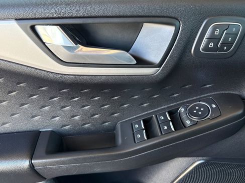 Used 2020 Ford Escape SEL image 8