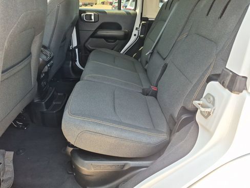 Used 2024 Jeep Wrangler Unlimited Sahara AWD/4WD image 15