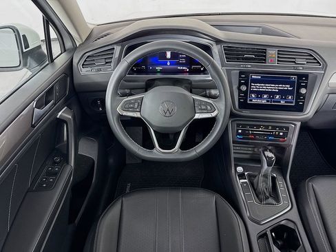 Used 2023 Volkswagen Tiguan SE image 22
