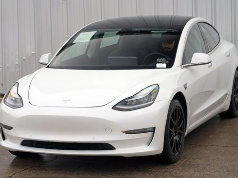 Used 2019 Tesla Model 3 Standard Range Plus image 47