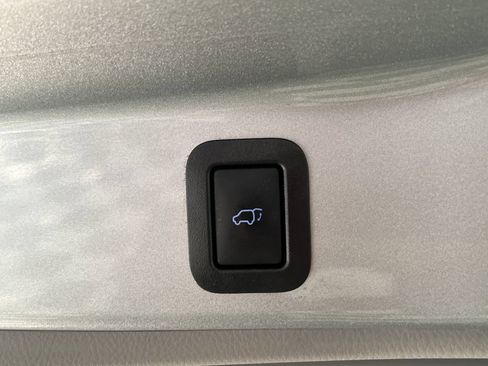 Used 2018 Toyota Highlander XLE AWD/4WD image 45