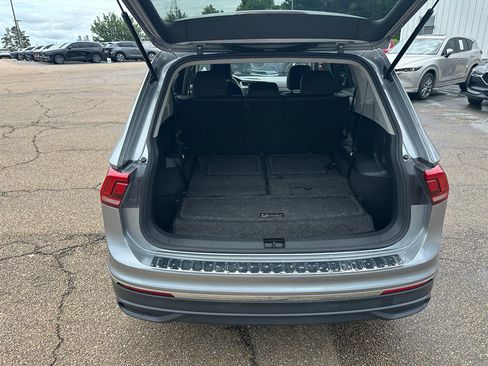Used 2023 Volkswagen Tiguan SE FWD image 25