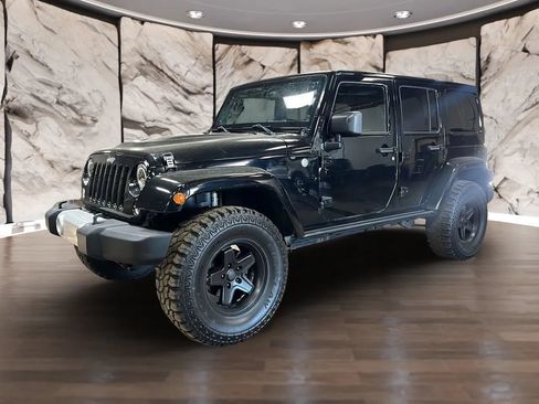 Used 2014 Jeep Wrangler Unlimited Sahara w/ Connectivity Group AWD/4WD image 31