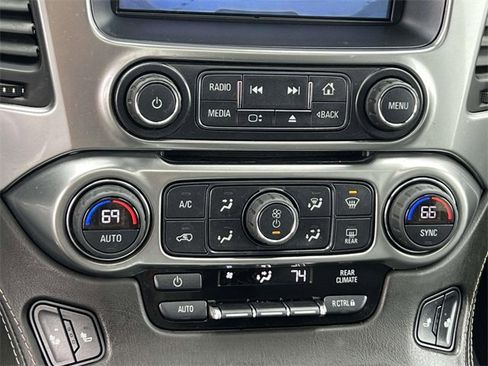 Used 2020 Chevrolet Suburban LT image 33