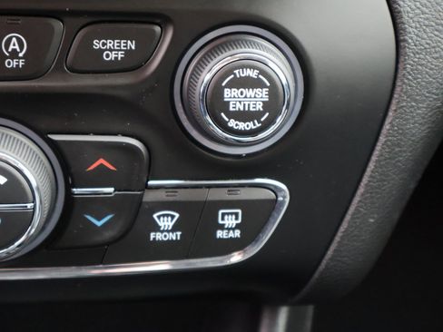 Used 2019 Jeep Cherokee Limited w/ Luxury Group image 32