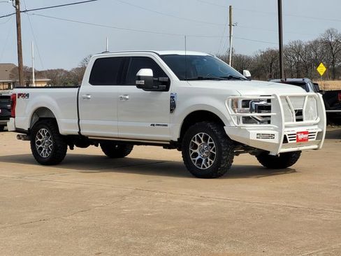 Used 2022 Ford F250 Lariat w/ Lariat Ultimate Package image 2