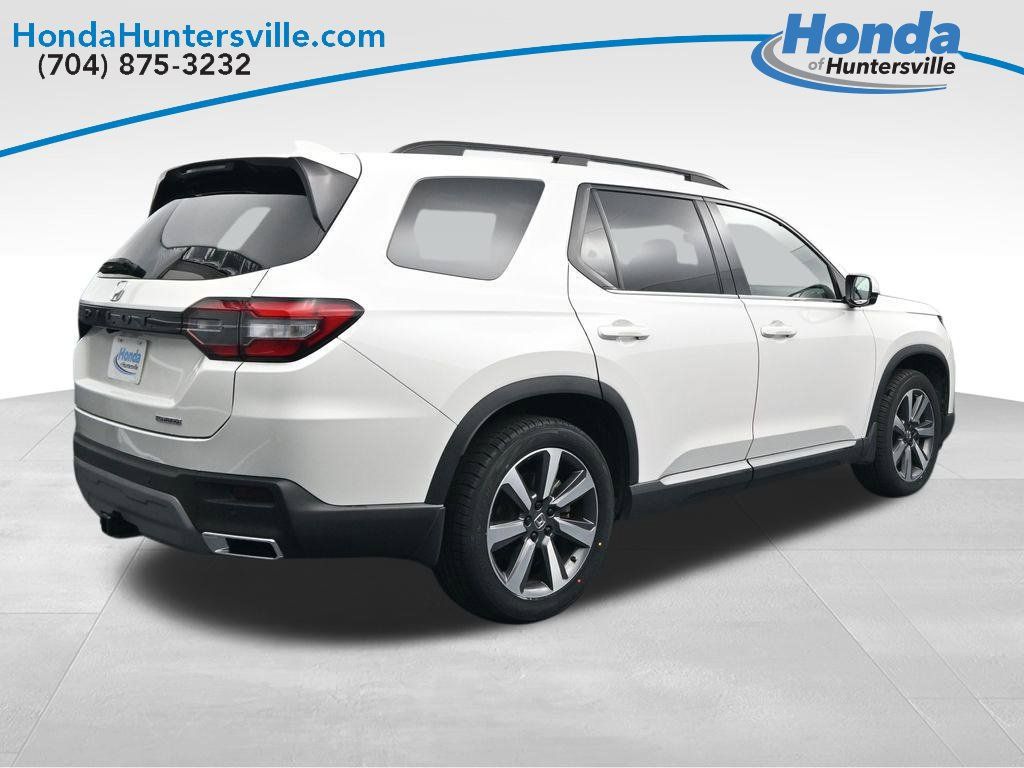 Used 2025 Honda Pilot Touring image 8