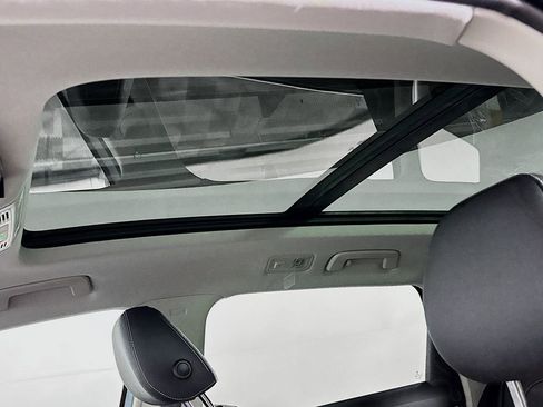 New 2025 Volkswagen Taos SE image 18