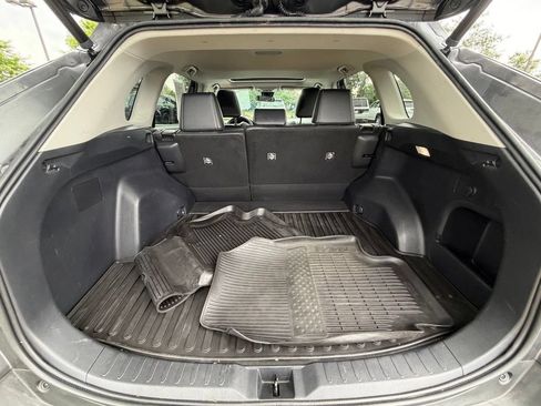 Used 2022 Toyota RAV4 XLE Premium AWD/4WD image 33