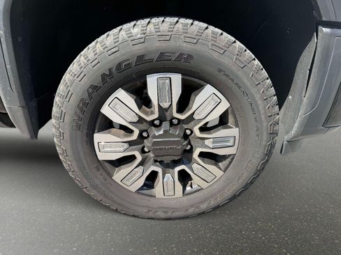 Used 2025 GMC Sierra 2500 Denali w/ Denali Reserve Package AWD/4WD image 8