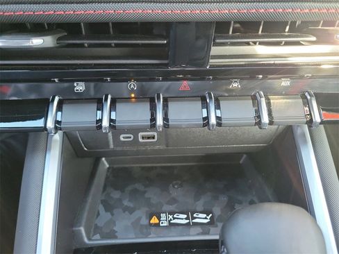 Used 2025 Chevrolet Colorado Z71 w/ Midnight Edition image 10