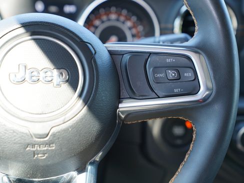 Used 2023 Jeep Gladiator Overland AWD/4WD image 19