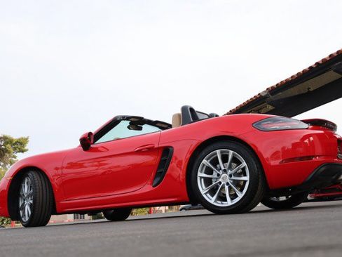 Used 2017 Porsche 718 Boxster RWD image 18