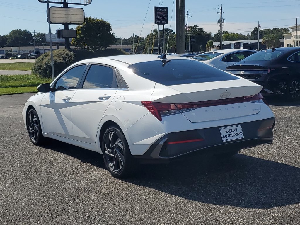 Used 2026 Hyundai Elantra Limited FWD image 3