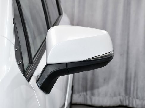 Used 2023 Toyota Sienna Limited image 83