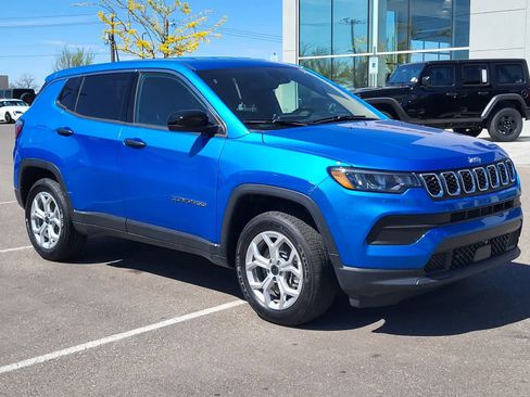 Used 2025 Jeep Compass Sport AWD/4WD image 3